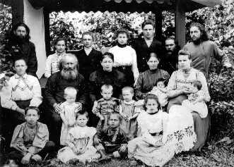 Северовостоков Аверкий Яковлевич в кругу семьи